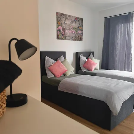 Luxurioeses 85m2 Mit Infrarotkabine Und Parkplatz Apartman